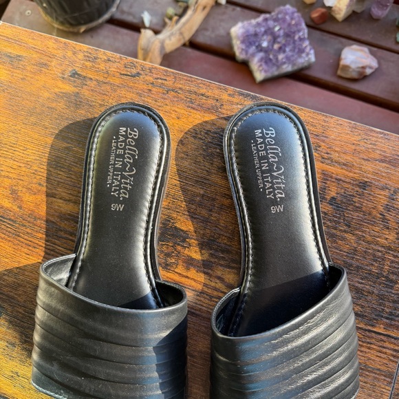Bella Vita Black Leather Slide Sandals - Picture 2 of 4